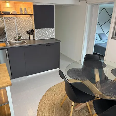 아파트 Lakeview Apartment, 에스포