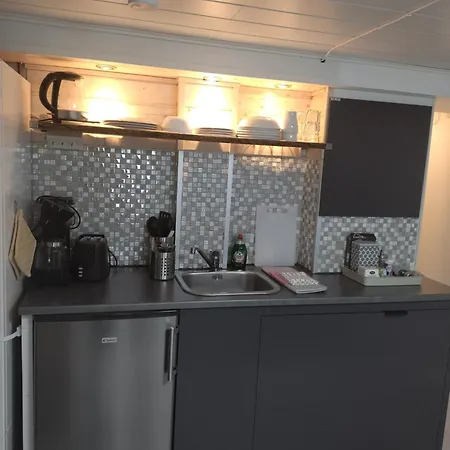 Lakeview Apartment, Apartment